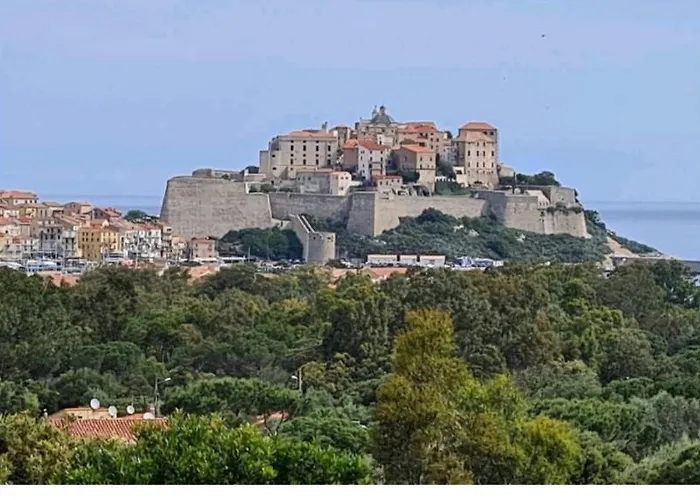 펜션 130m2 Qui Surplombe La Baie De Vue Citadelle 칼비